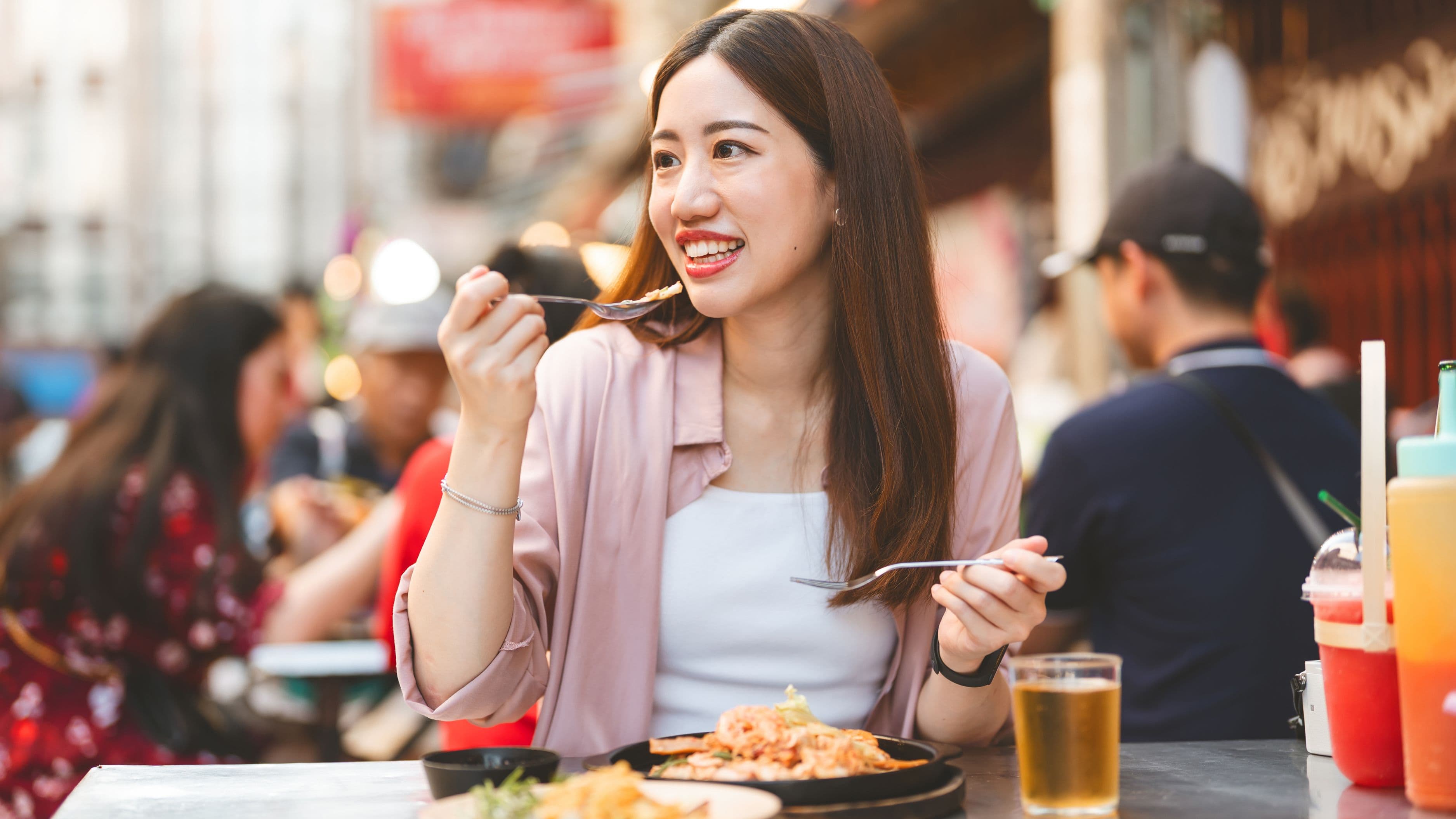 How to Eat Healthier When You Travel for Work