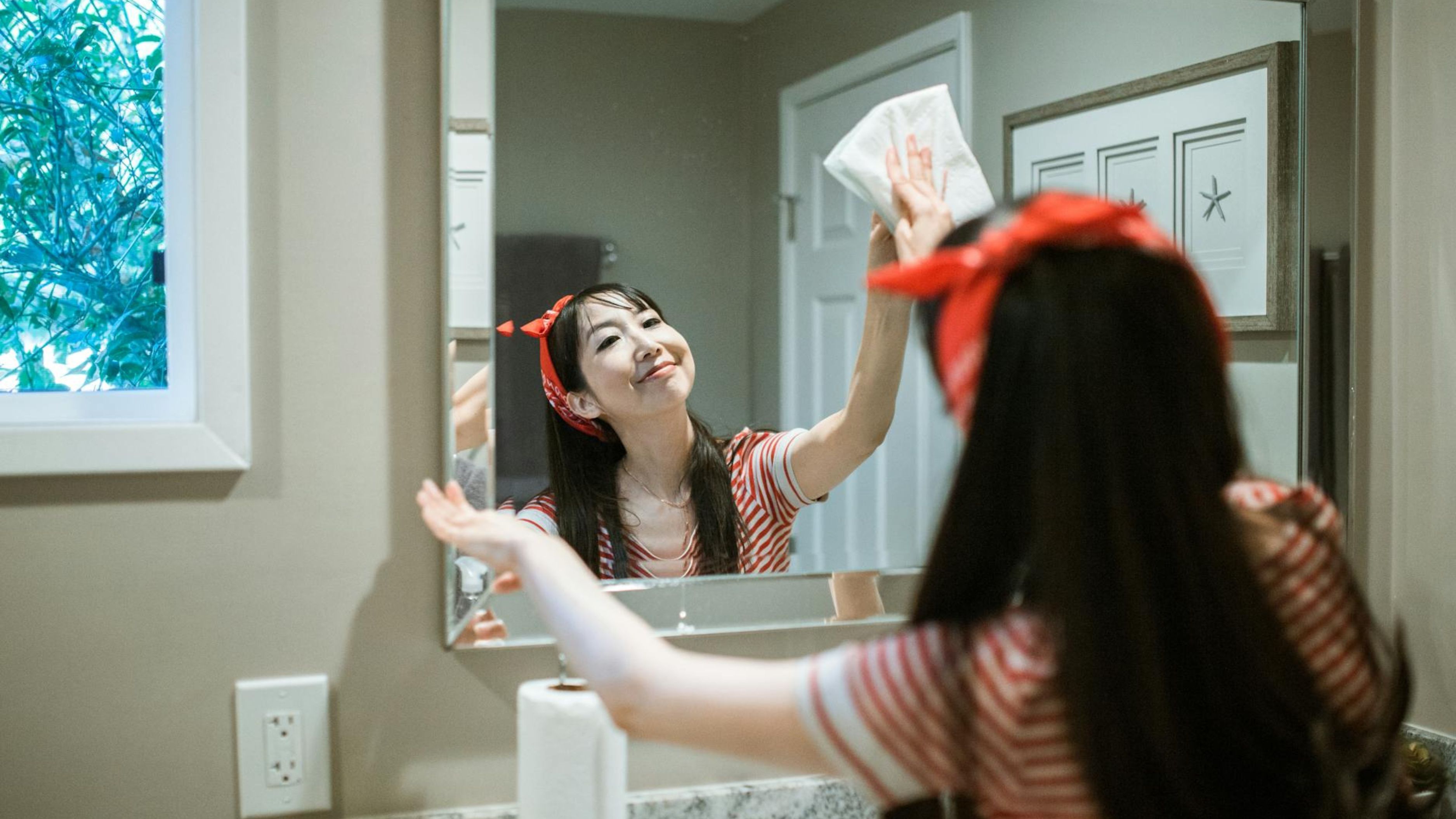 Complete Home Sanitizing Guide: Weekly Plans and Deep Cleaning