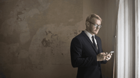 Why Successful People Have Fewer Close Friends